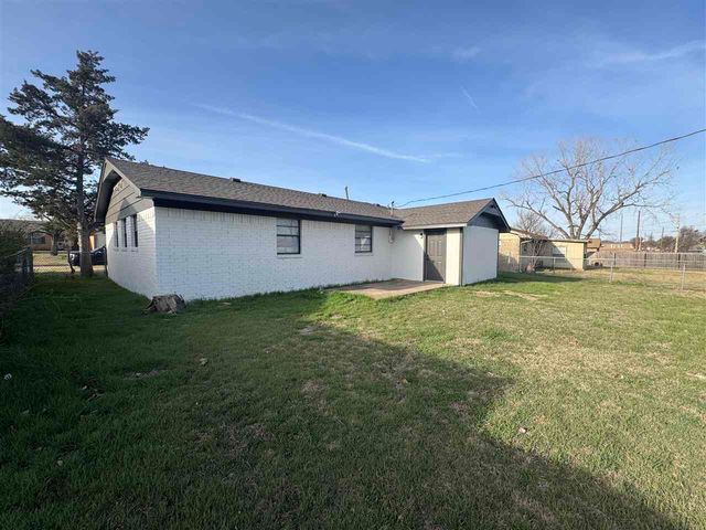 4825 NW Hoover Ave, Lawton, OK 73505