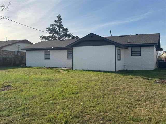 4825 NW Hoover Ave, Lawton, OK 73505