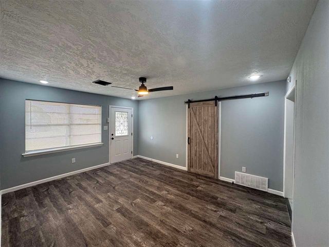 4825 NW Hoover Ave, Lawton, OK 73505