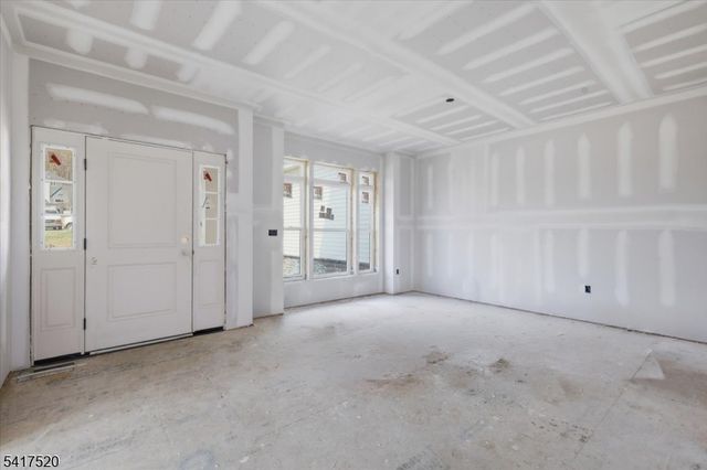 6 Spring Ct, Lopatcong Twp., NJ 08865