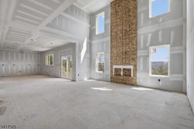 6 Spring Ct, Lopatcong Twp., NJ 08865