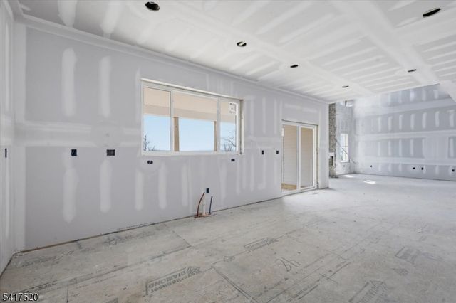 6 Spring Ct, Lopatcong Twp., NJ 08865