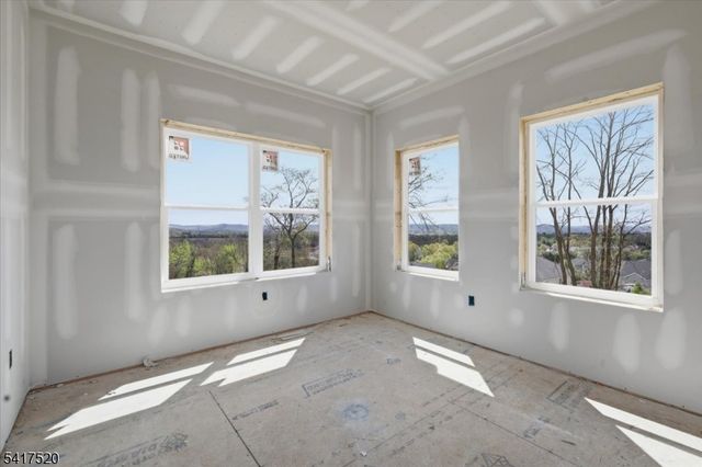 6 Spring Ct, Lopatcong Twp., NJ 08865