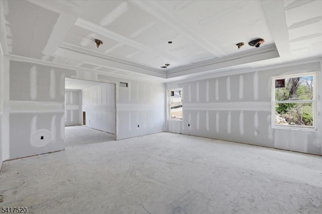 6 Spring Ct, Lopatcong Twp., NJ 08865
