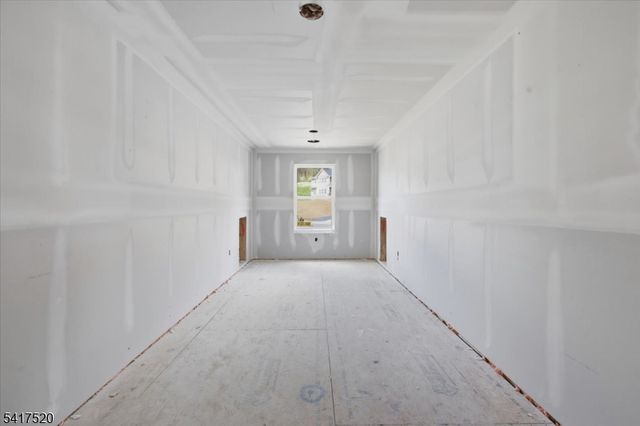 6 Spring Ct, Lopatcong Twp., NJ 08865