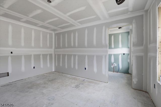 6 Spring Ct, Lopatcong Twp., NJ 08865