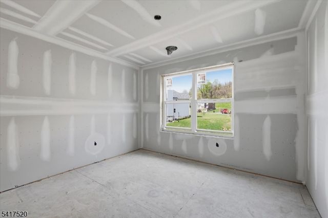 6 Spring Ct, Lopatcong Twp., NJ 08865