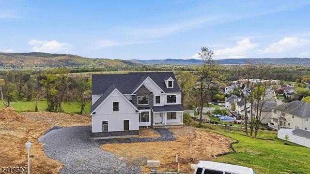 6 Spring Ct, Lopatcong Twp., NJ 08865