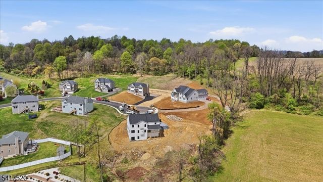 6 Spring Ct, Lopatcong Twp., NJ 08865