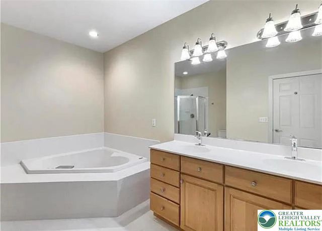 4658 Pinehurst Circle, Upper Saucon Twp, PA 18034