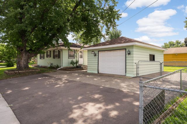 8200 16th Avenue S, Bloomington, MN 55425