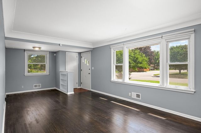 8200 16th Avenue S, Bloomington, MN 55425