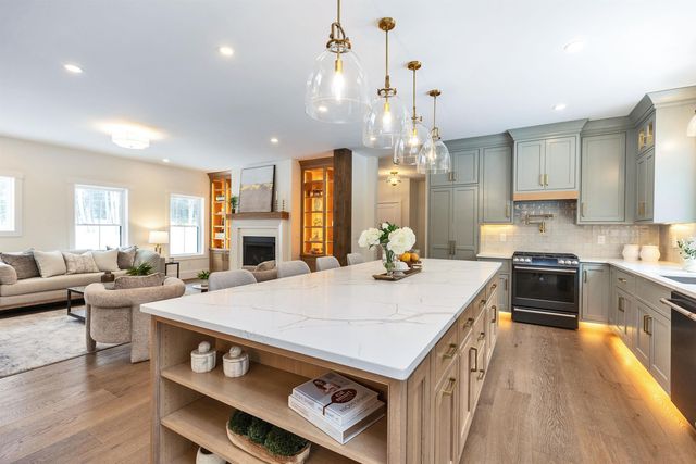 27 Beaver Lane, Bedford, NH 03110