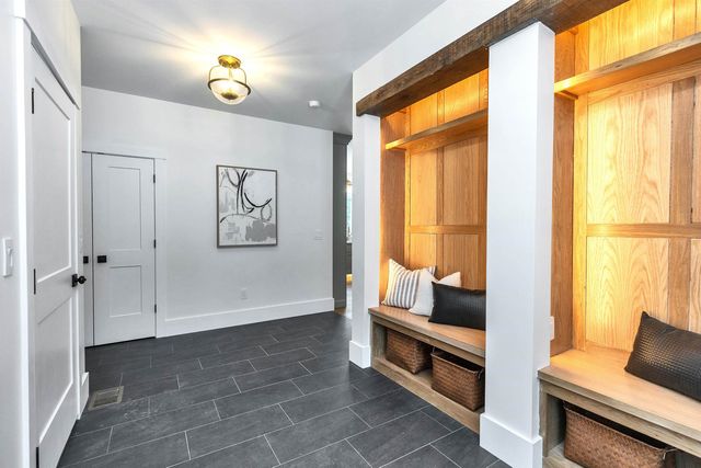 27 Beaver Lane, Bedford, NH 03110