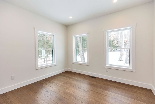 27 Beaver Lane, Bedford, NH 03110