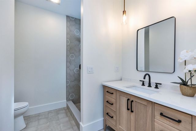 27 Beaver Lane, Bedford, NH 03110