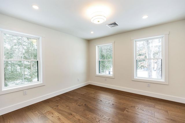 27 Beaver Lane, Bedford, NH 03110