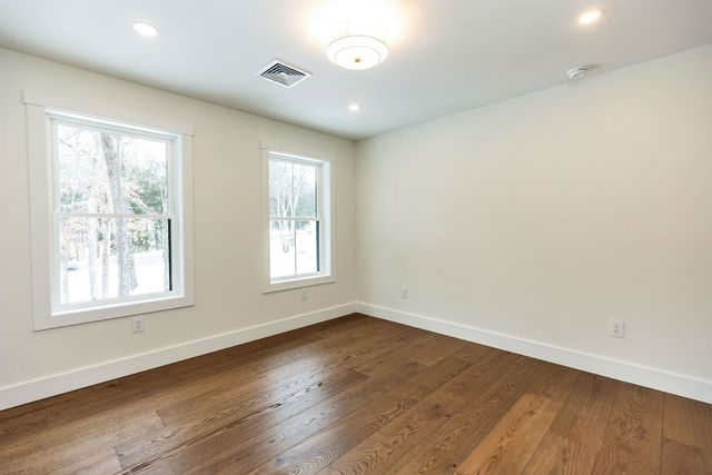 27 Beaver Lane, Bedford, NH 03110