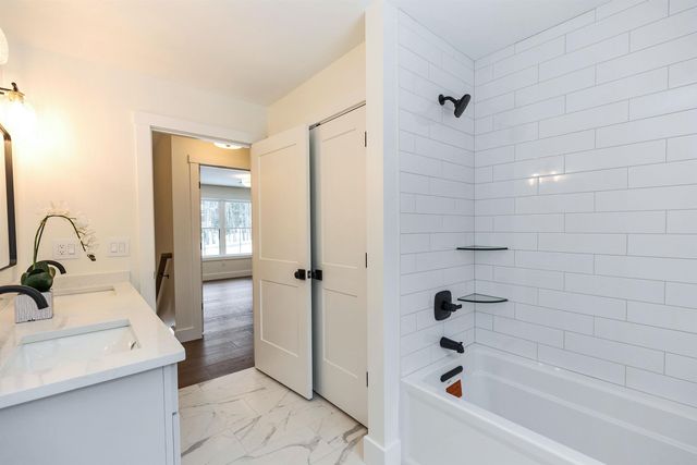 27 Beaver Lane, Bedford, NH 03110