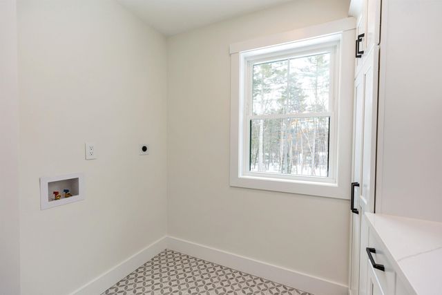 27 Beaver Lane, Bedford, NH 03110