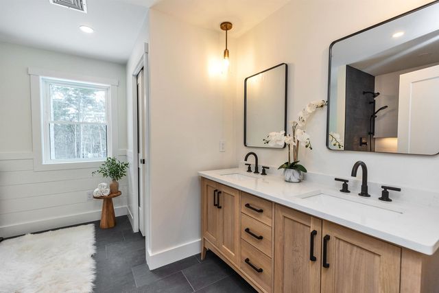 27 Beaver Lane, Bedford, NH 03110