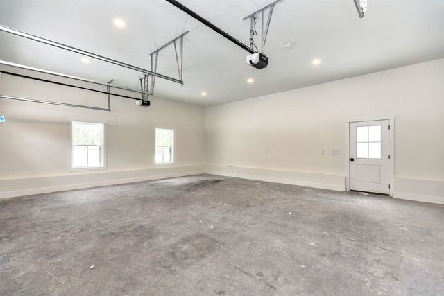 27 Beaver Lane, Bedford, NH 03110