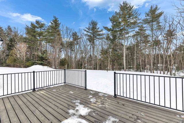 27 Beaver Lane, Bedford, NH 03110