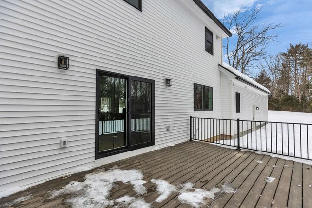 27 Beaver Lane, Bedford, NH 03110