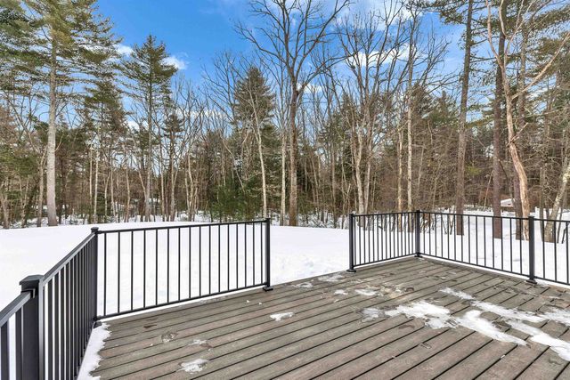 27 Beaver Lane, Bedford, NH 03110