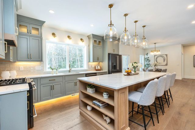 27 Beaver Lane, Bedford, NH 03110