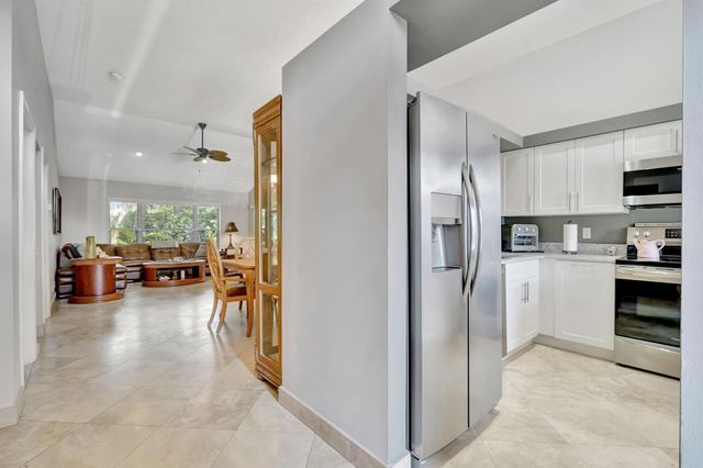 7036 Galleon Cove, Riviera Beach, FL 33418