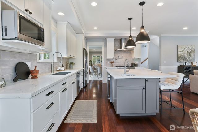 8050 29th Avenue NW, Seattle, WA 98117