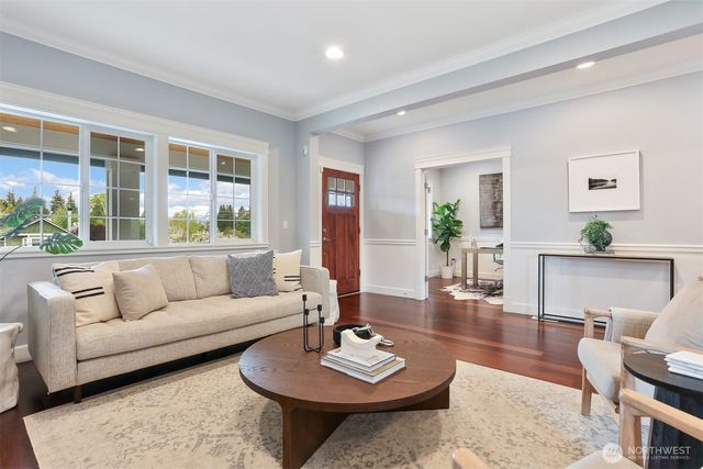 8050 29th Avenue NW, Seattle, WA 98117