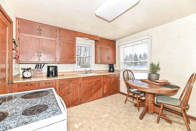 S77W15886 Woods ROAD, Muskego, WI 53150