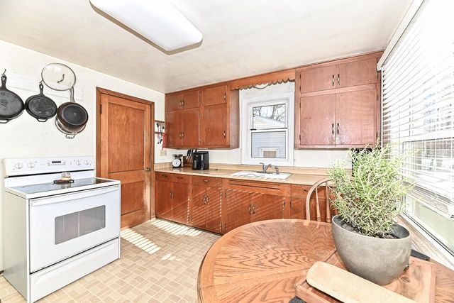 S77W15886 Woods ROAD, Muskego, WI 53150