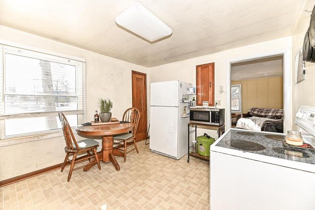 S77W15886 Woods ROAD, Muskego, WI 53150