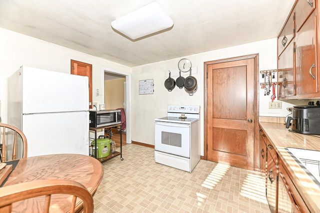 S77W15886 Woods ROAD, Muskego, WI 53150