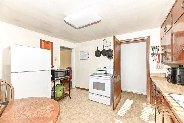 S77W15886 Woods ROAD, Muskego, WI 53150