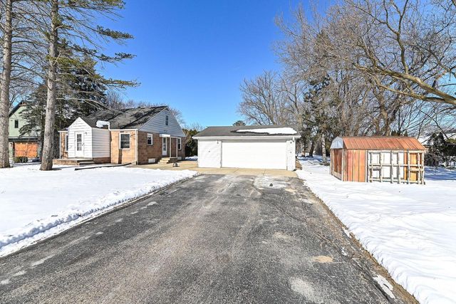S77W15886 Woods ROAD, Muskego, WI 53150