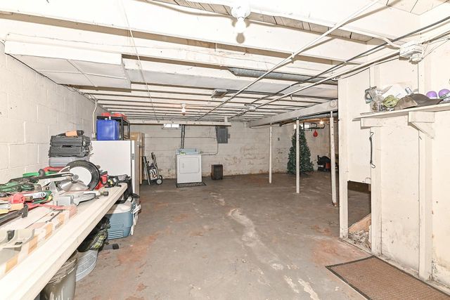 S77W15886 Woods ROAD, Muskego, WI 53150