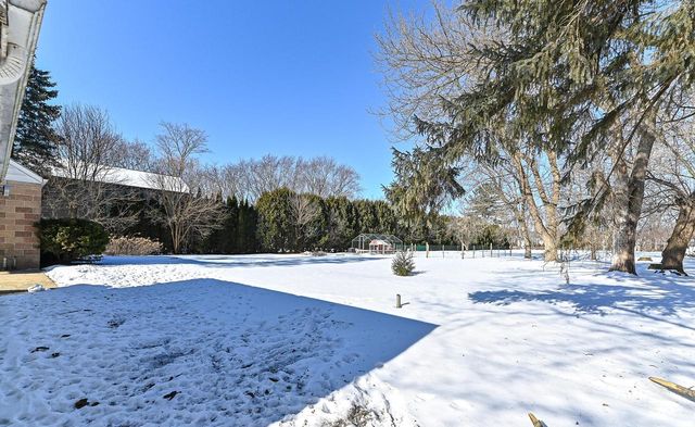 S77W15886 Woods ROAD, Muskego, WI 53150