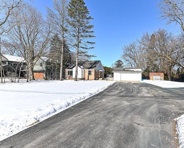 S77W15886 Woods ROAD, Muskego, WI 53150