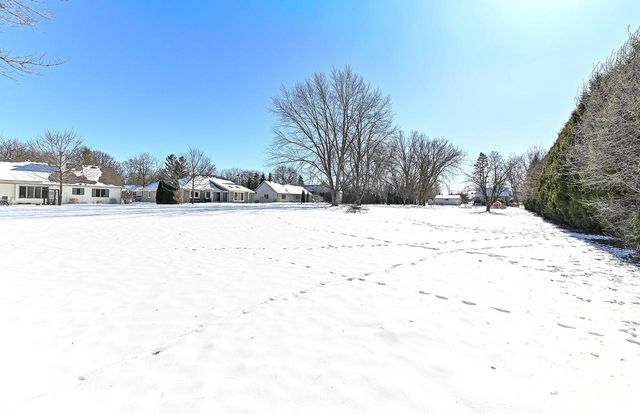 S77W15886 Woods ROAD, Muskego, WI 53150