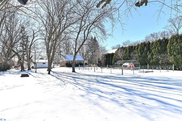 S77W15886 Woods ROAD, Muskego, WI 53150
