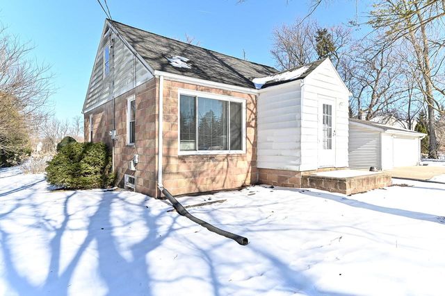 S77W15886 Woods ROAD, Muskego, WI 53150