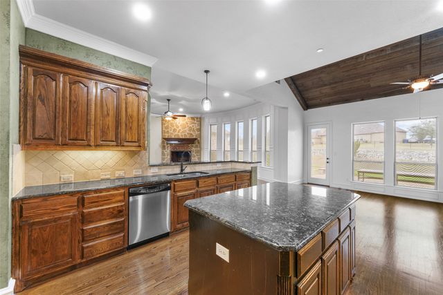 415 Stoney Creek Boulevard, Sunnyvale, TX 75182