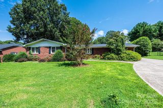 44 32nd Avenue NW, Hickory, NC 28601