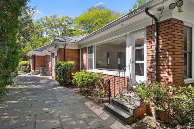 28 Paddington Road, Scarsdale, NY 10583