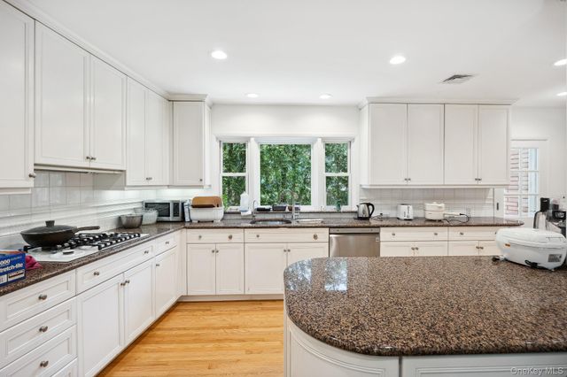 28 Paddington Road, Scarsdale, NY 10583