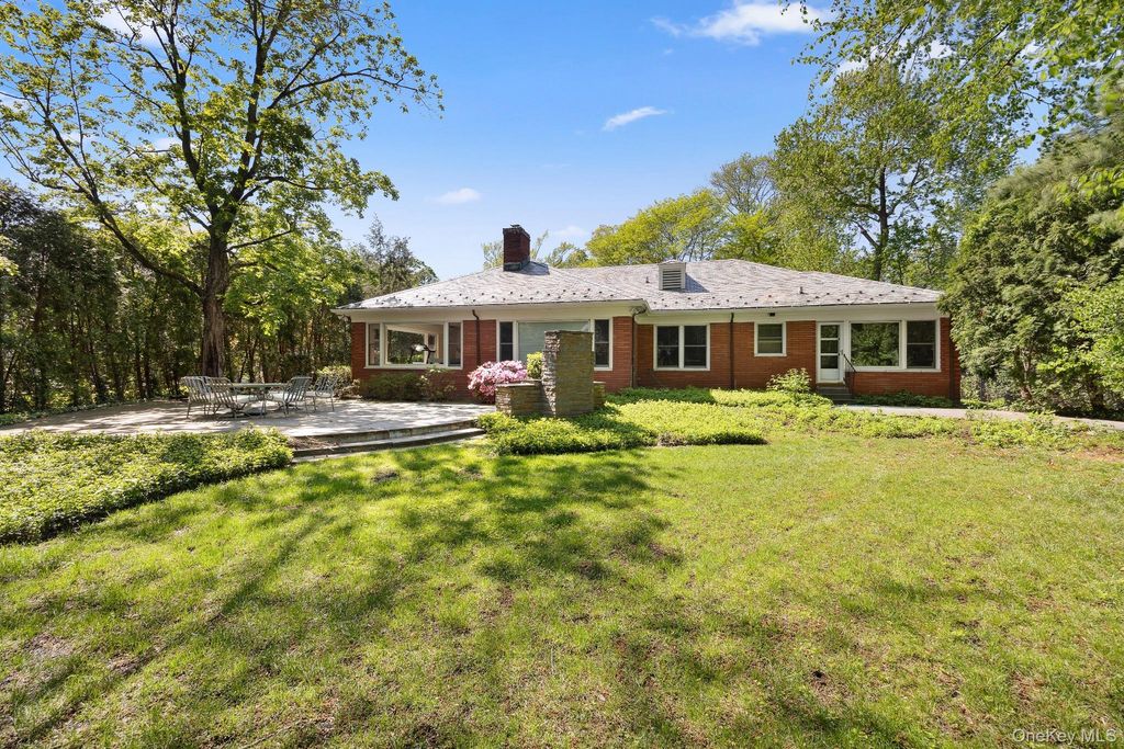 28 Paddington Road, Scarsdale, NY 10583